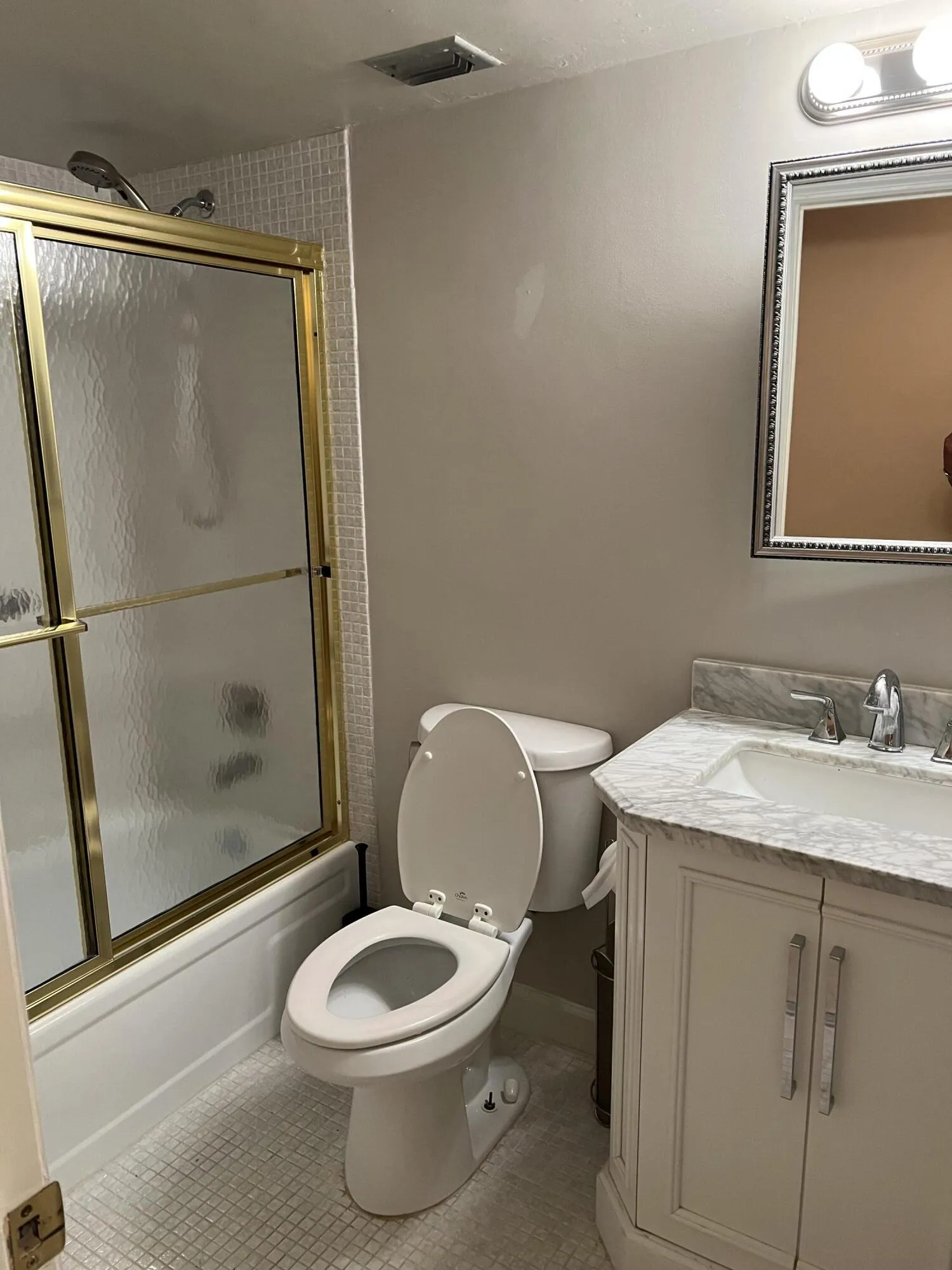 MAIN BATHROOM