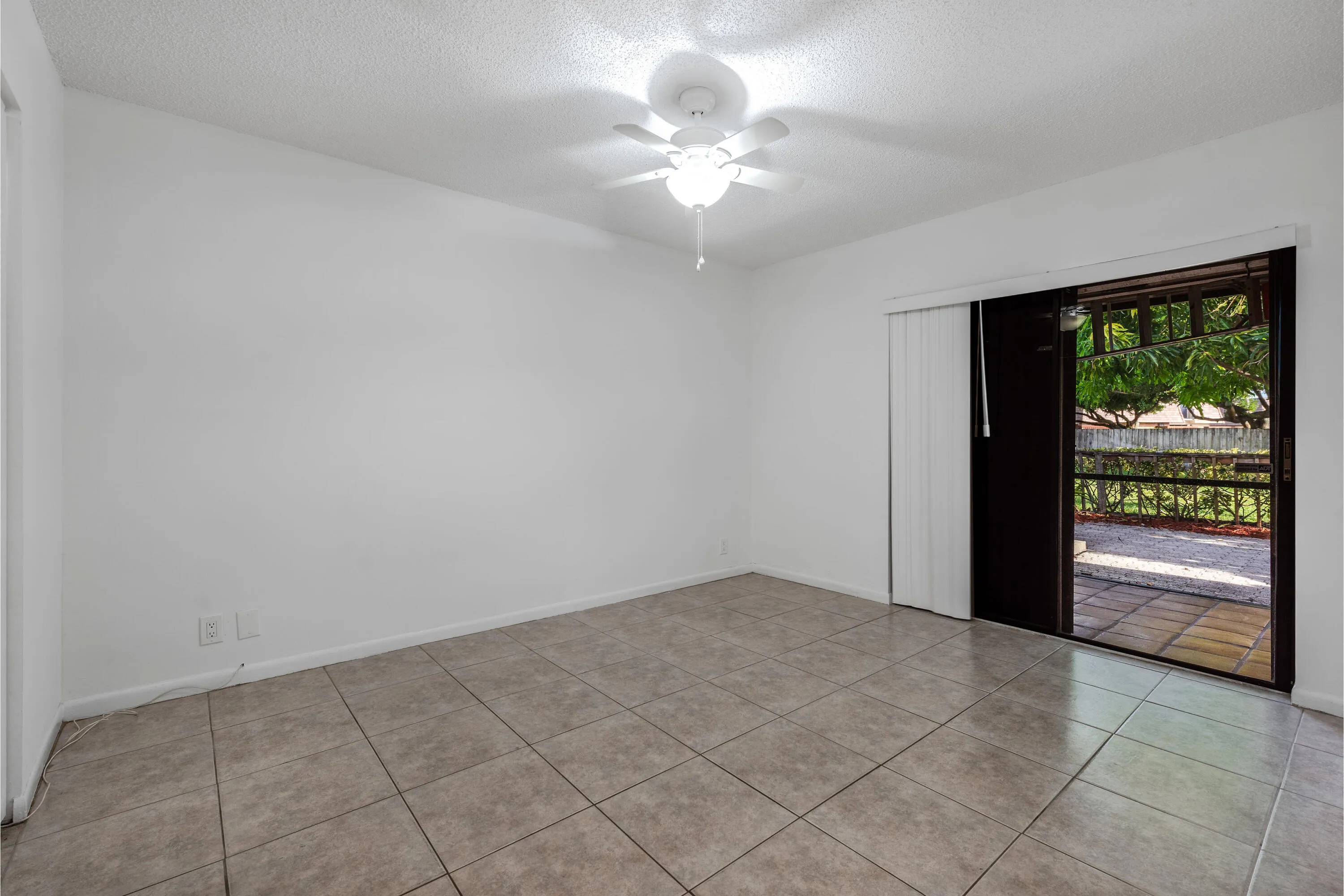 1013NW53rdStDeerfieldBeach-10