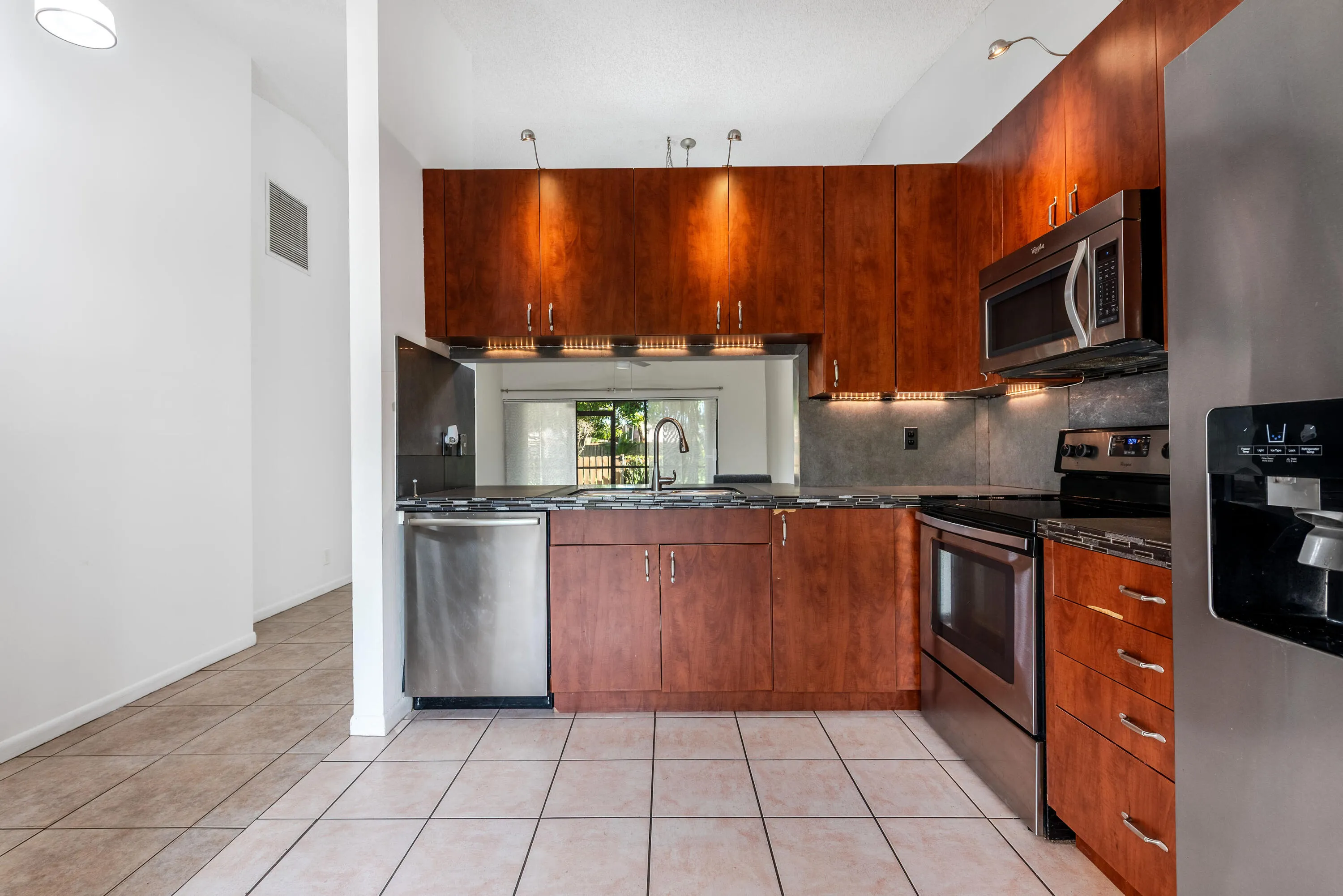 1013NW53rdStDeerfieldBeach-6