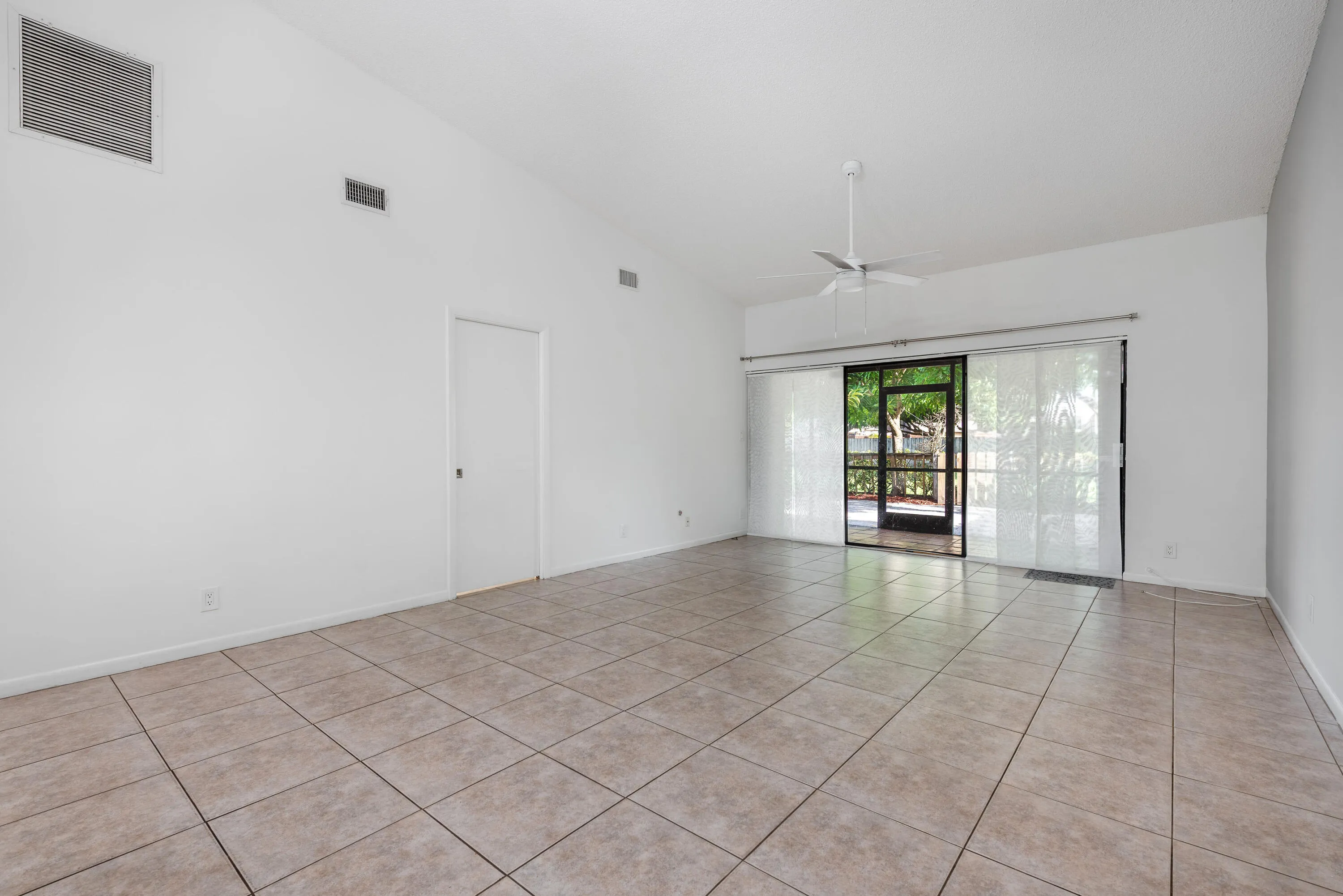 1013NW53rdStDeerfieldBeach-9