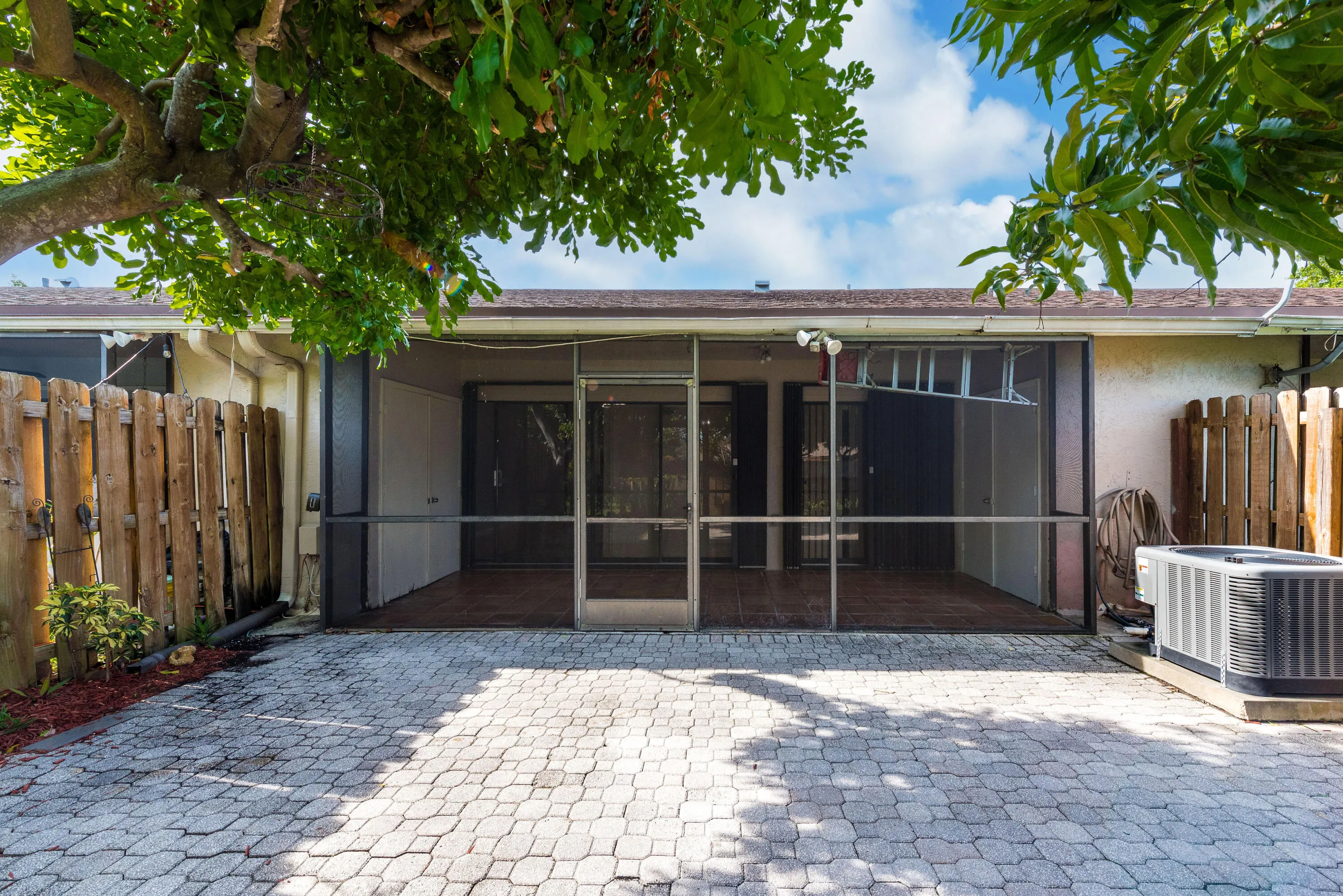 1013NW53rdStDeerfieldBeach-24
