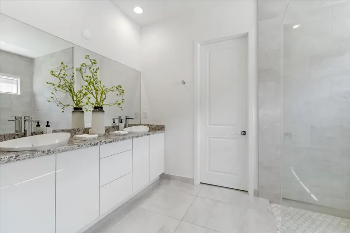Master Bathroom 1st Floor