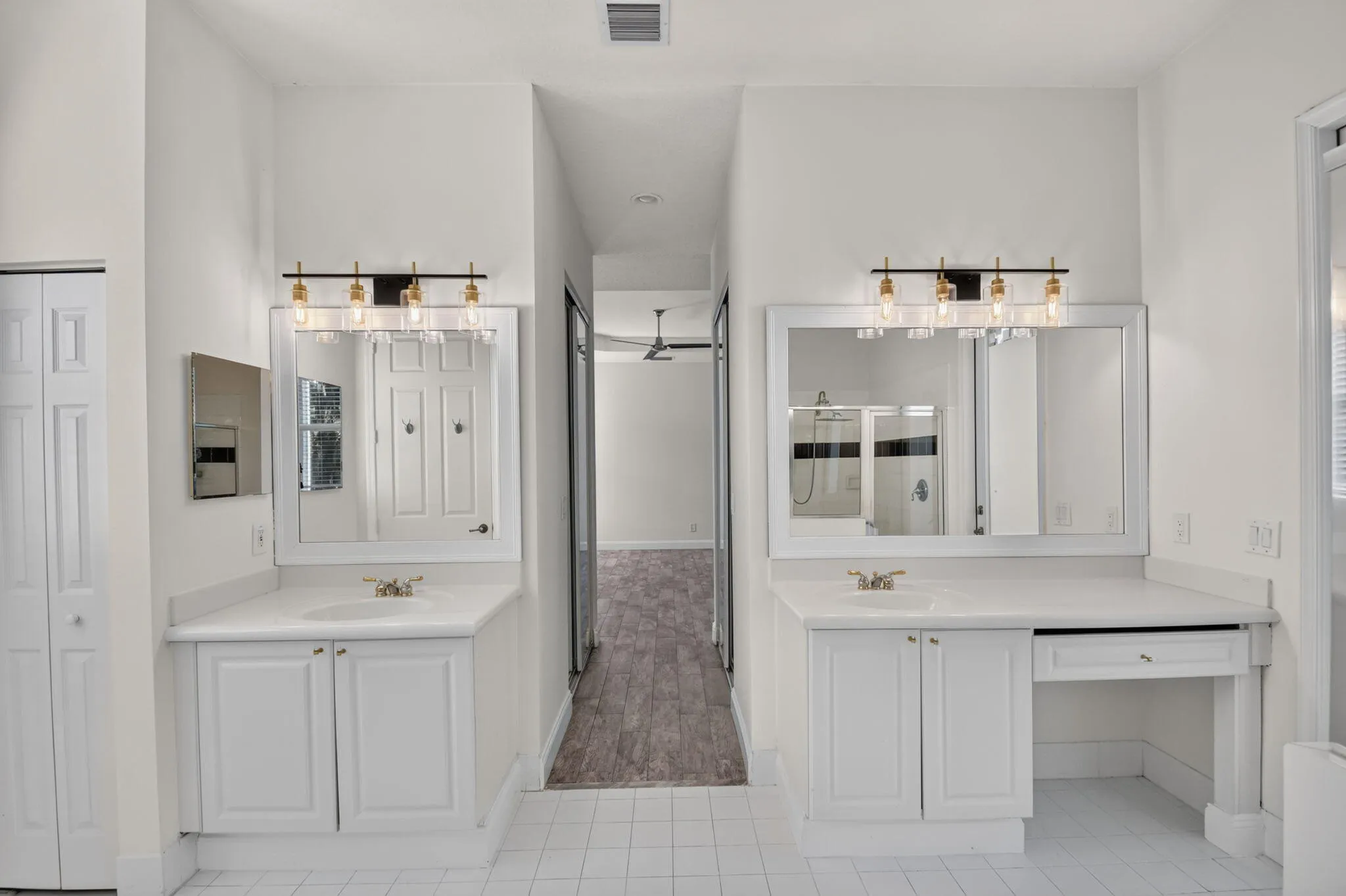 double sinks in primary bath