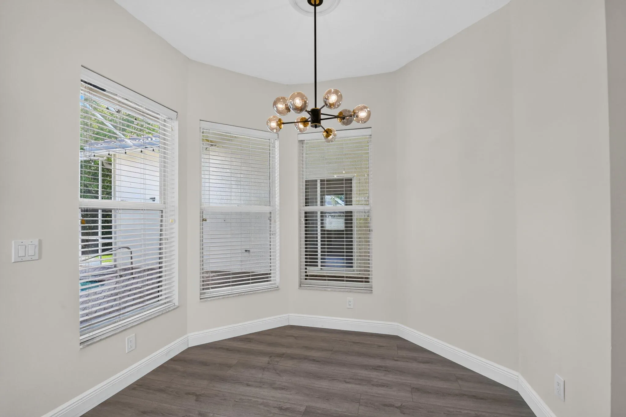 breakfast room
