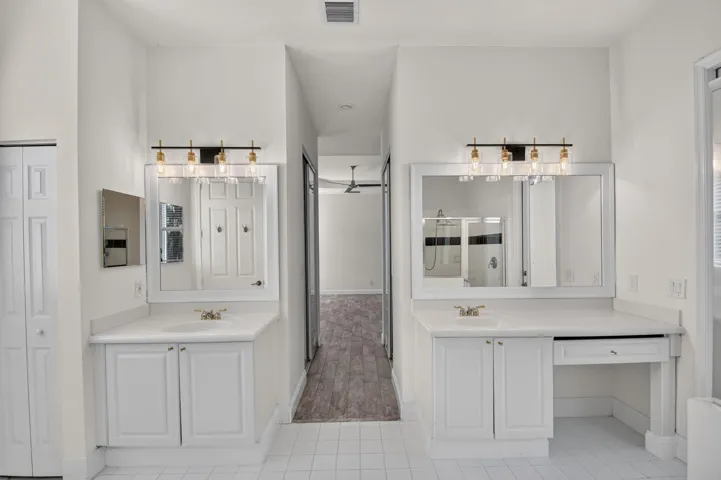 double sinks in primary bath