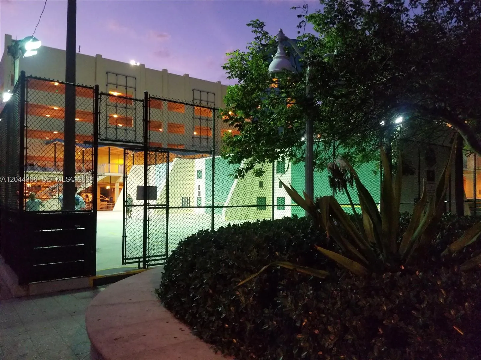 publlic sports courts close by