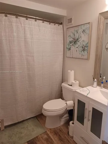 full 2nd bathroom