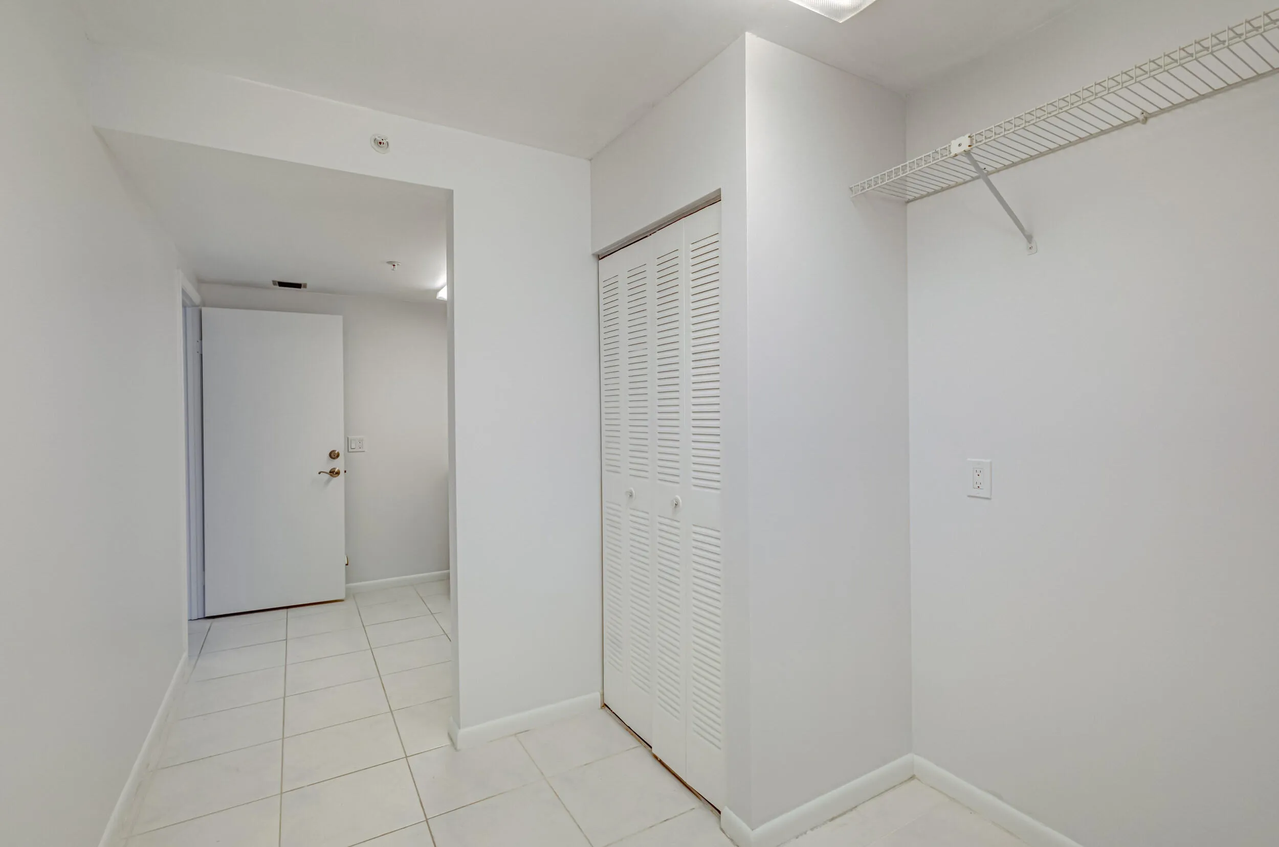 Storage room / Laundry room Possible office space