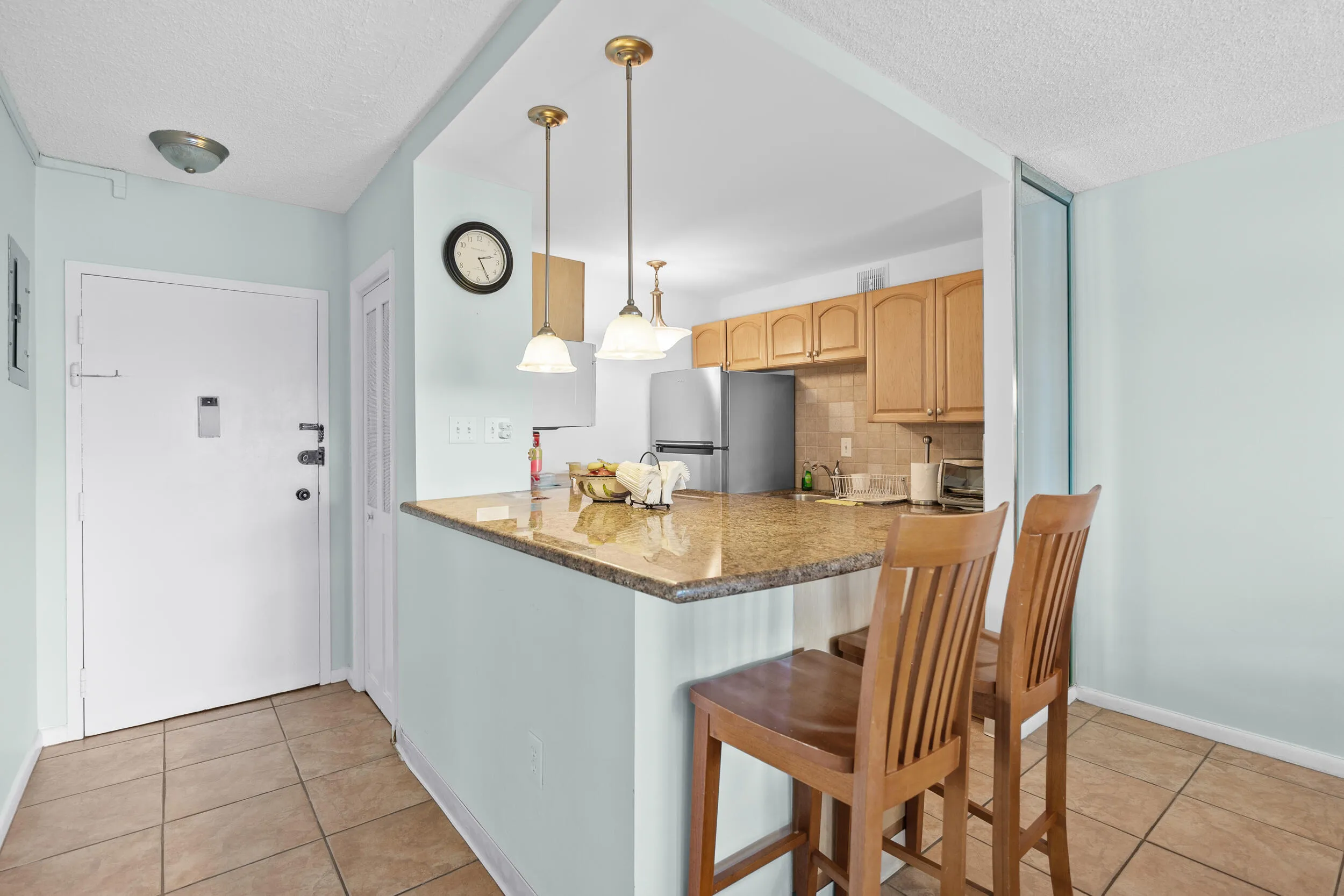 Open Bar to Kitchen