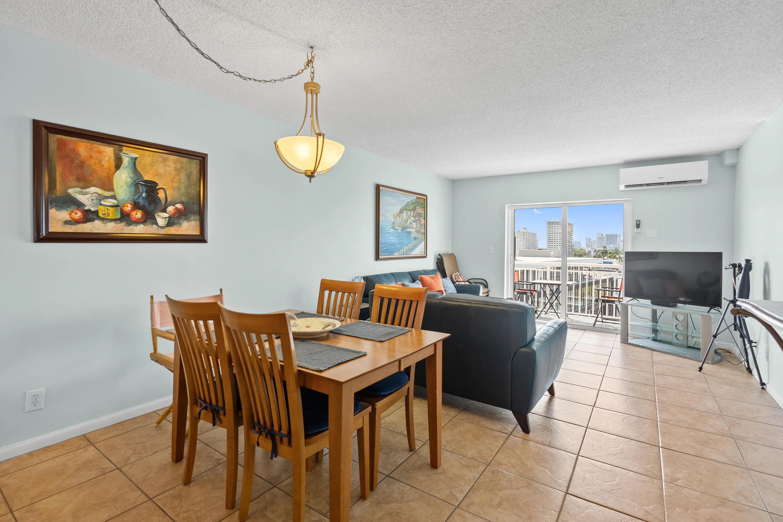 Living/Dining Area