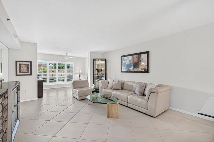 017-12540MajestyCircle-303-BoyntonBeach-