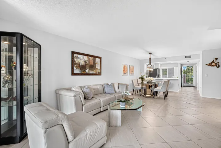 021-12540MajestyCircle-303-BoyntonBeach-