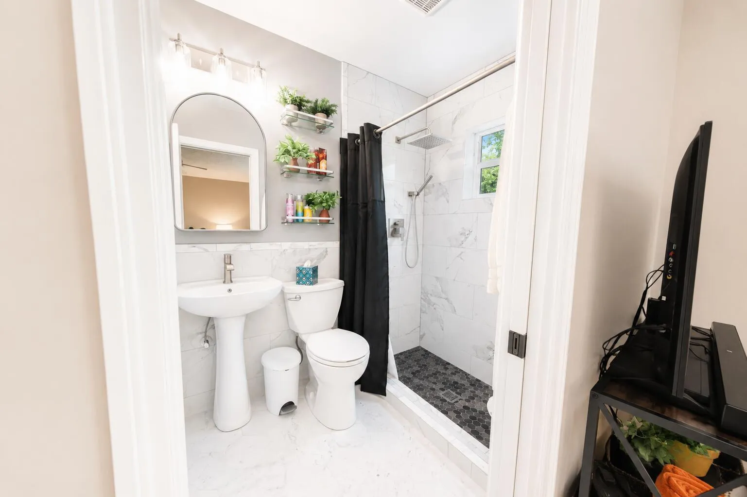 Msster Bathroom 1