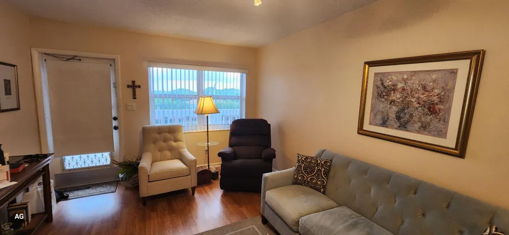 Living area front