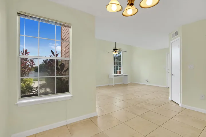 Living Room/Dining Area