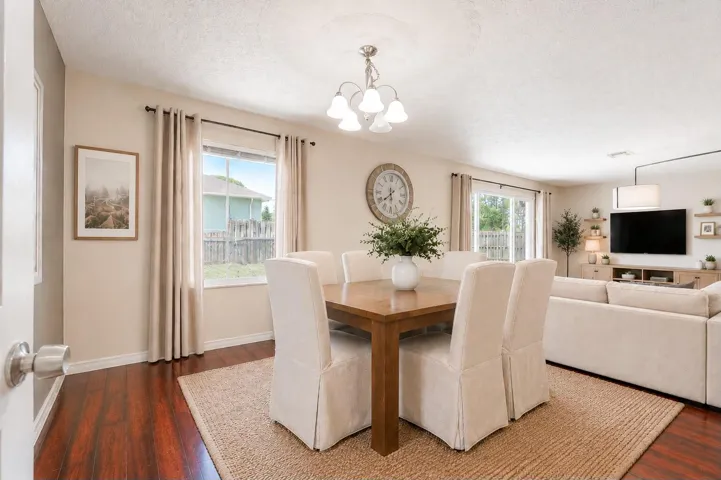 diningroomvirtuallystaged
