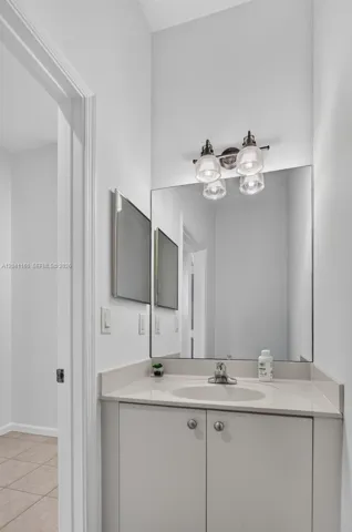 Guest bathroom.