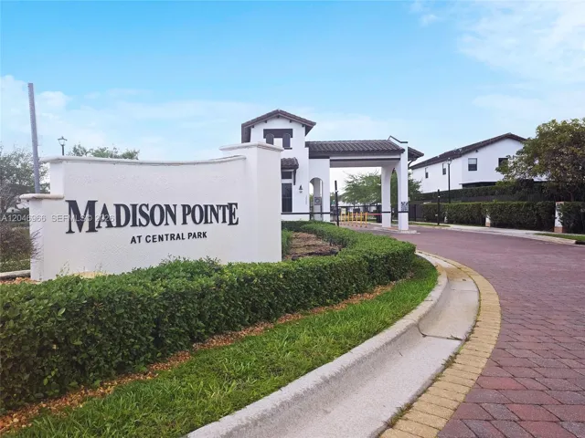 Madison Pointe Entrance