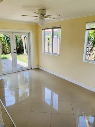 Living Area : dining
