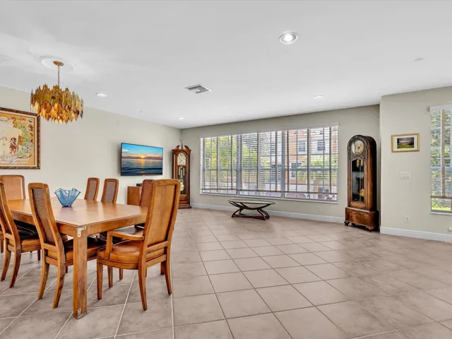 Living/Dining area