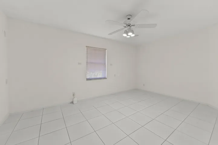 23 Bedroom 01