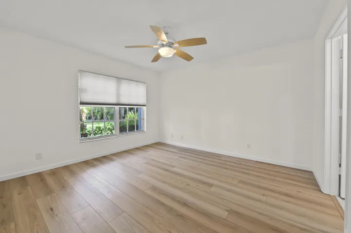 25 Bedroom 01