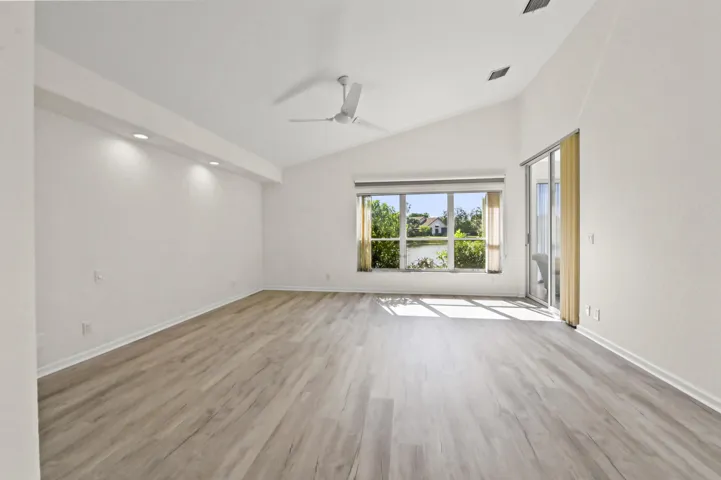 30 Bedroom 01