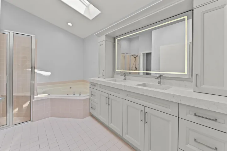 33 Bathroom 01