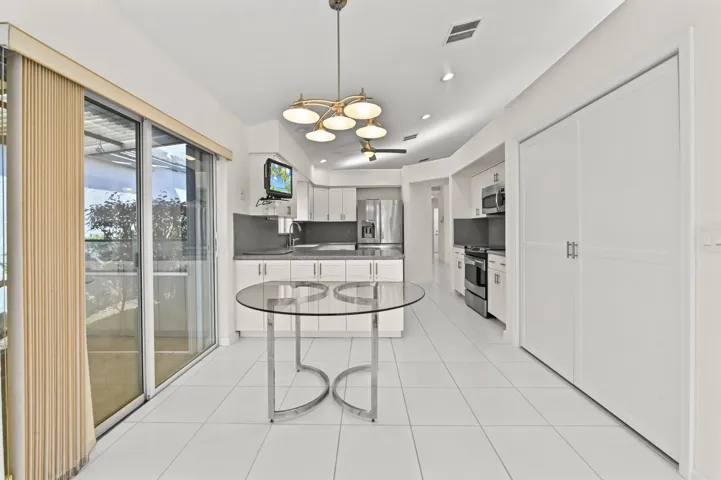 15 Kitchen 01