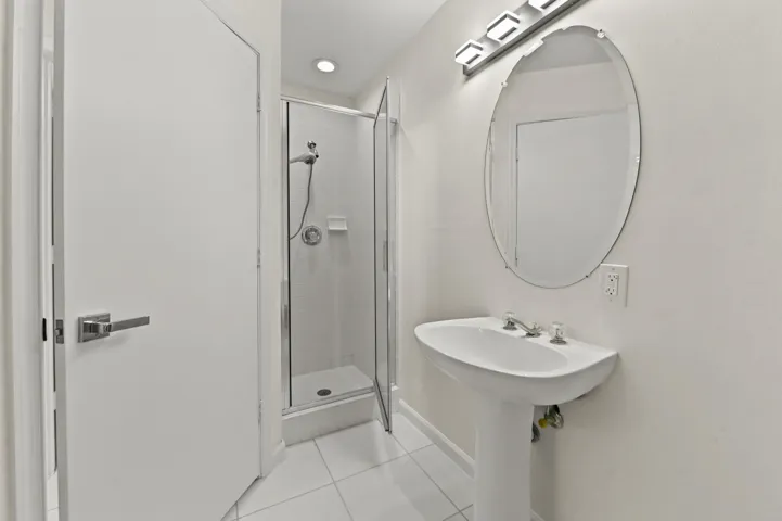 21 Bathroom 01