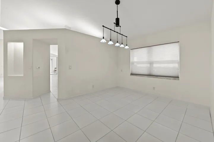 08 Dining room 01