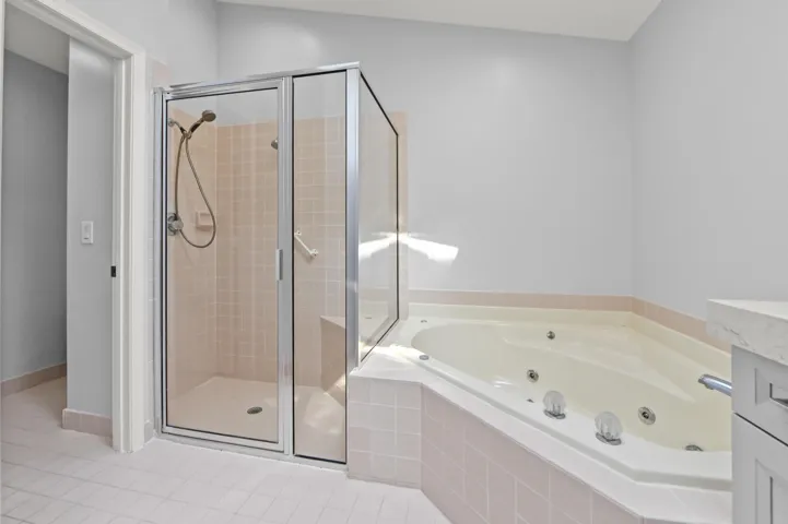 34 Bathroom 02