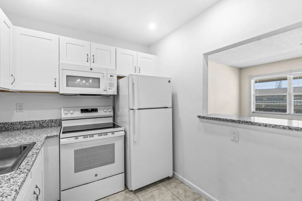 012-52KingswoodC-WestPalmBeach-FL-33417-