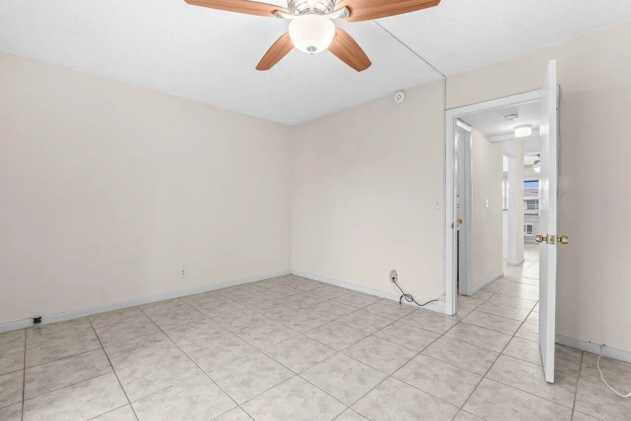 021-52KingswoodC-WestPalmBeach-FL-33417-