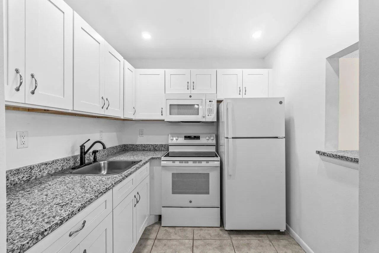 011-52KingswoodC-WestPalmBeach-FL-33417-