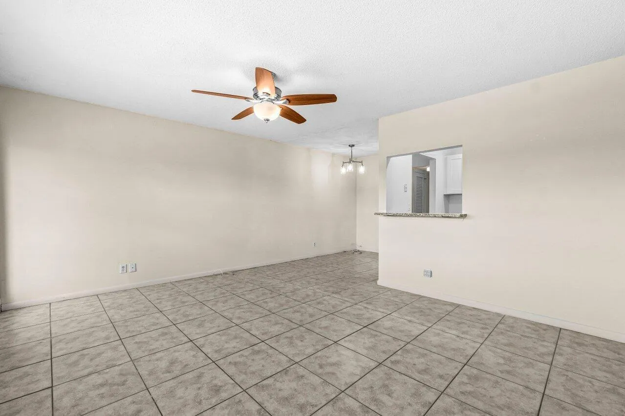 008-52KingswoodC-WestPalmBeach-FL-33417-