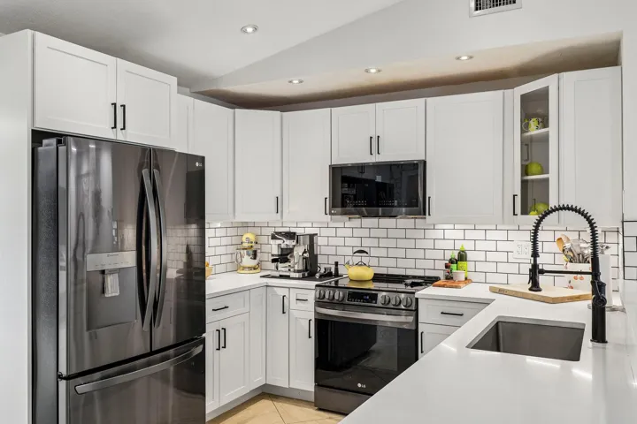 22-web-or-mls-SW 35th Ave-S3006-022