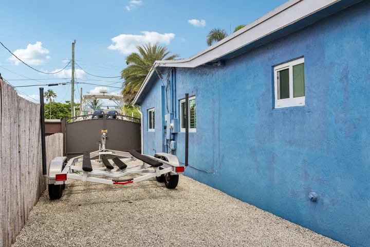 44-web-or-mls-SW 35th Ave-S3006-044