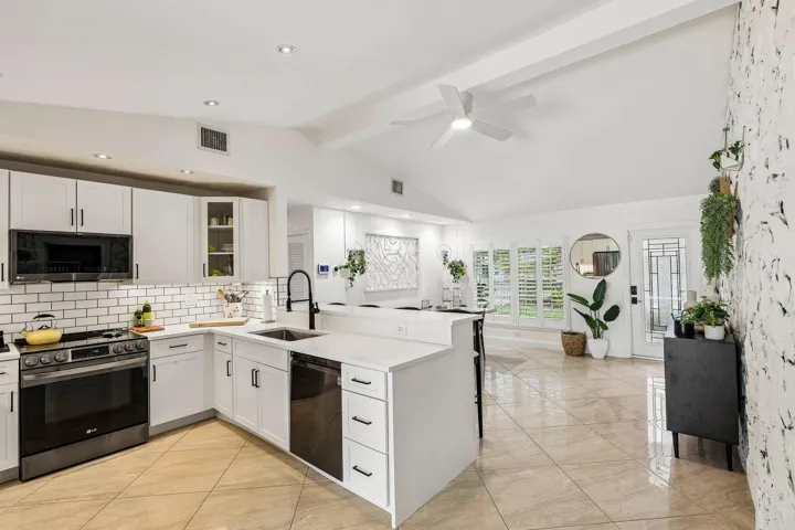 24-web-or-mls-SW 35th Ave-S3006-024