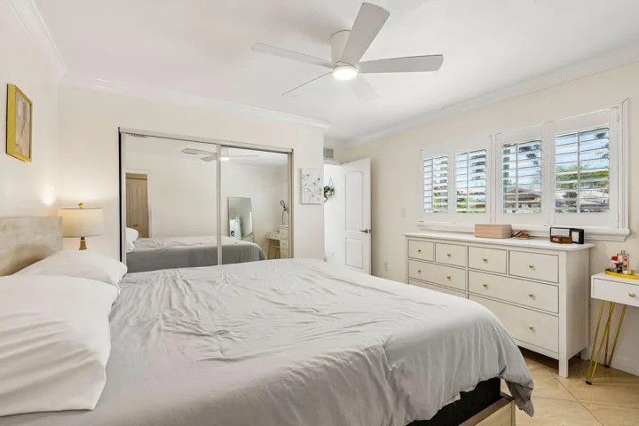 40-web-or-mls-SW 35th Ave-S3006-040