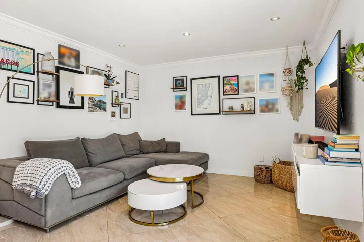 10-web-or-mls-SW 35th Ave-S3006-010