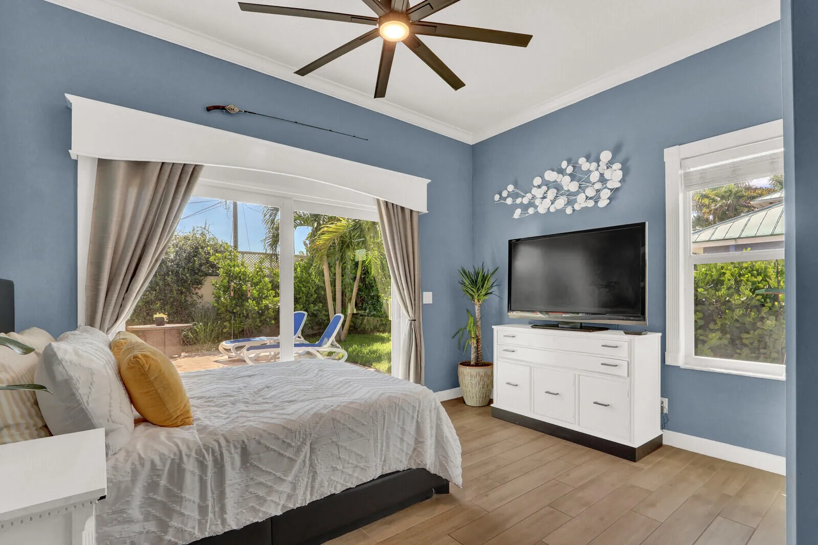 Guest bedroom