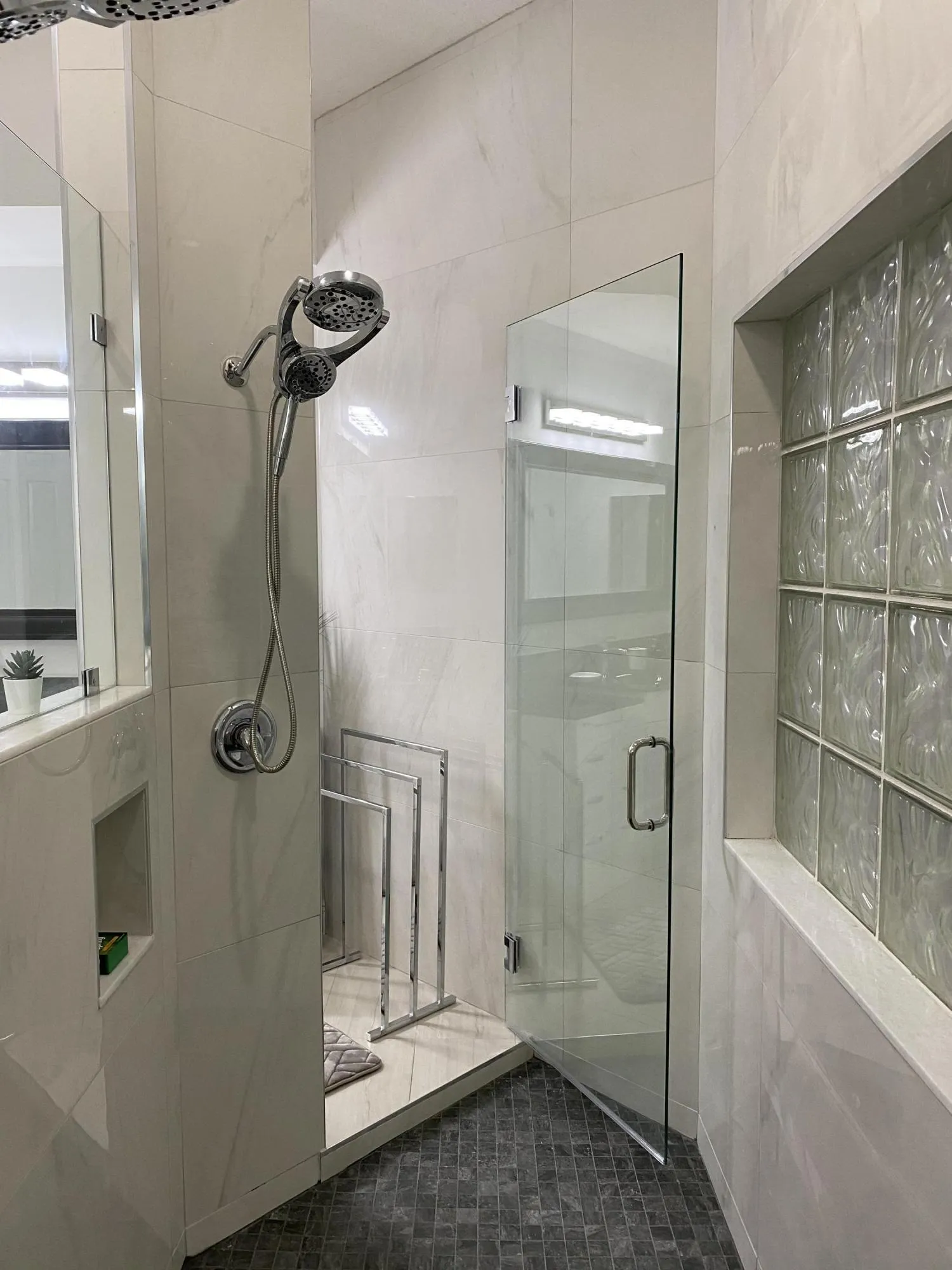 Double-showers: Hers and His