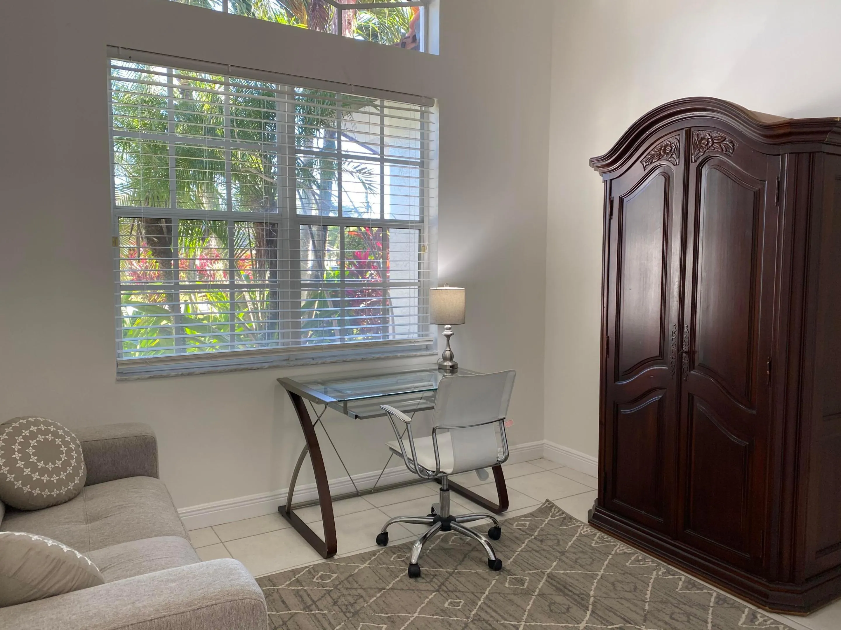 Office (5th bedroom)