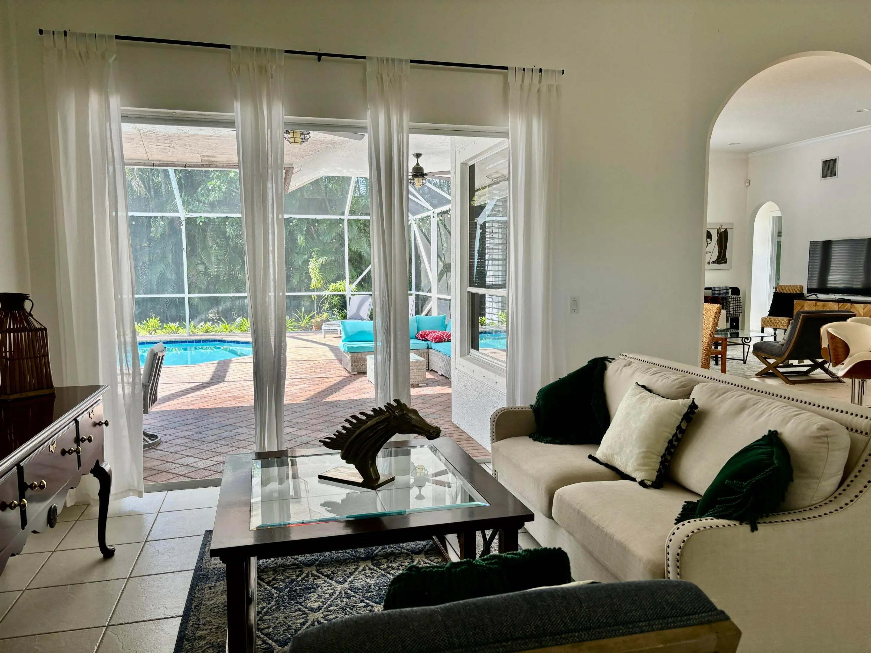 Living Room with the entrance to the screened​​‌​​​​‌​​‌‌​‌‌​​​‌‌​‌​‌​‌​​​‌​​ patio