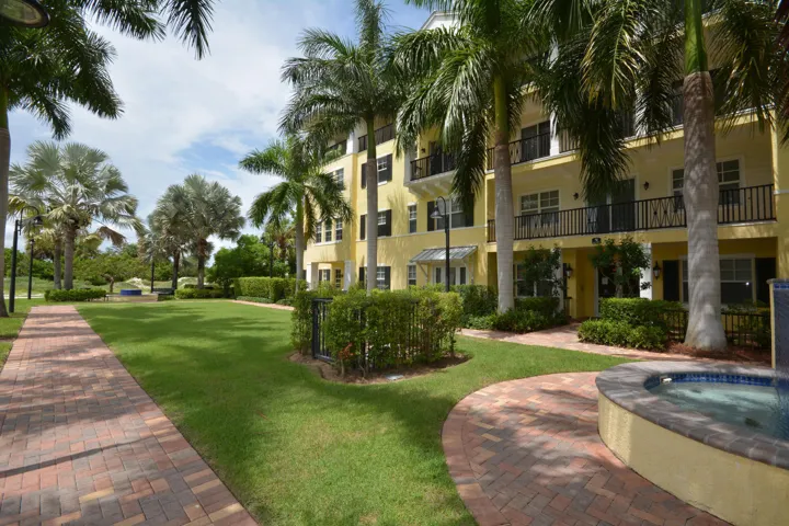229 N Latitude Cir Delray-large-029-32-E