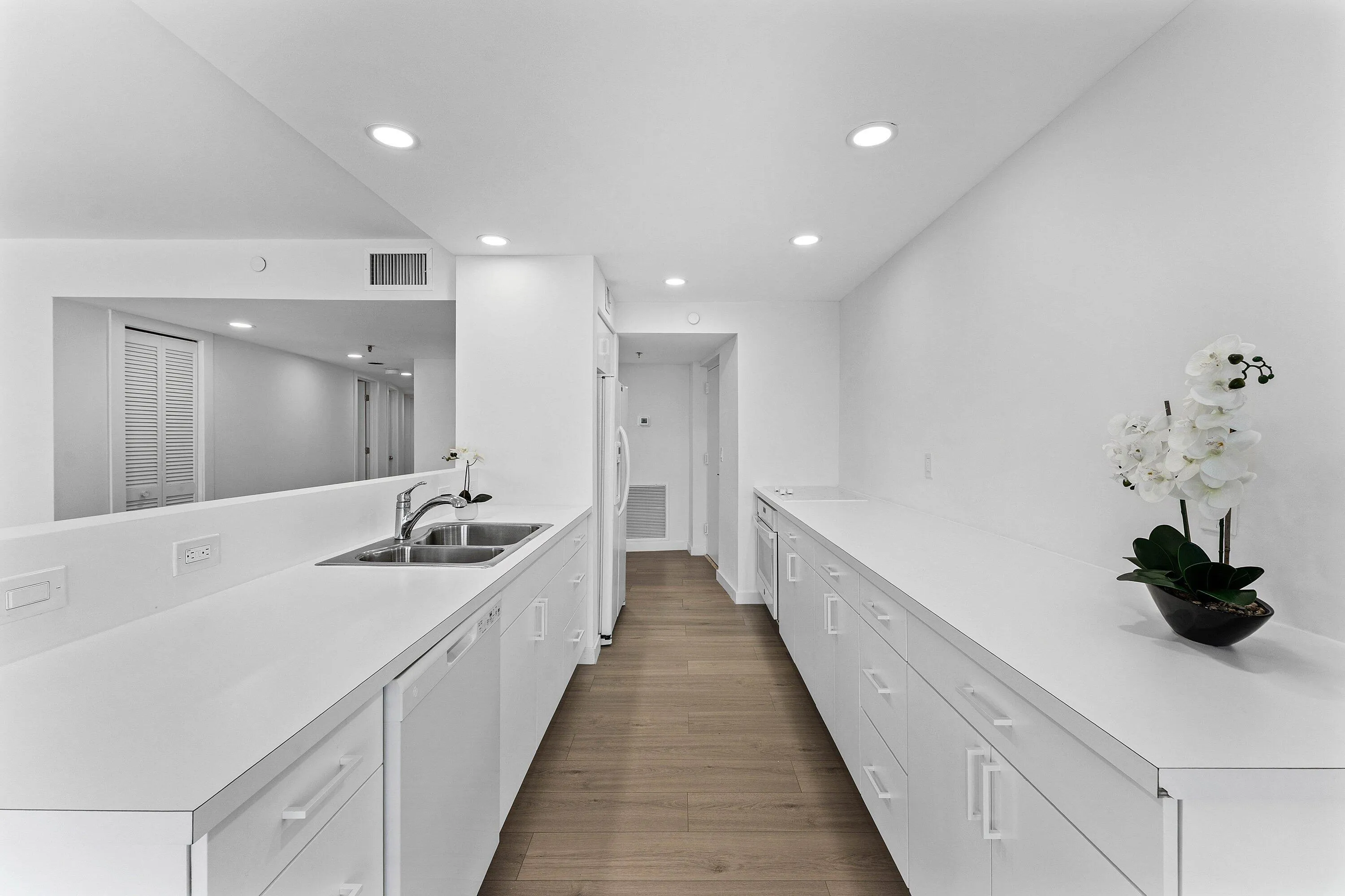 008 Kitchen