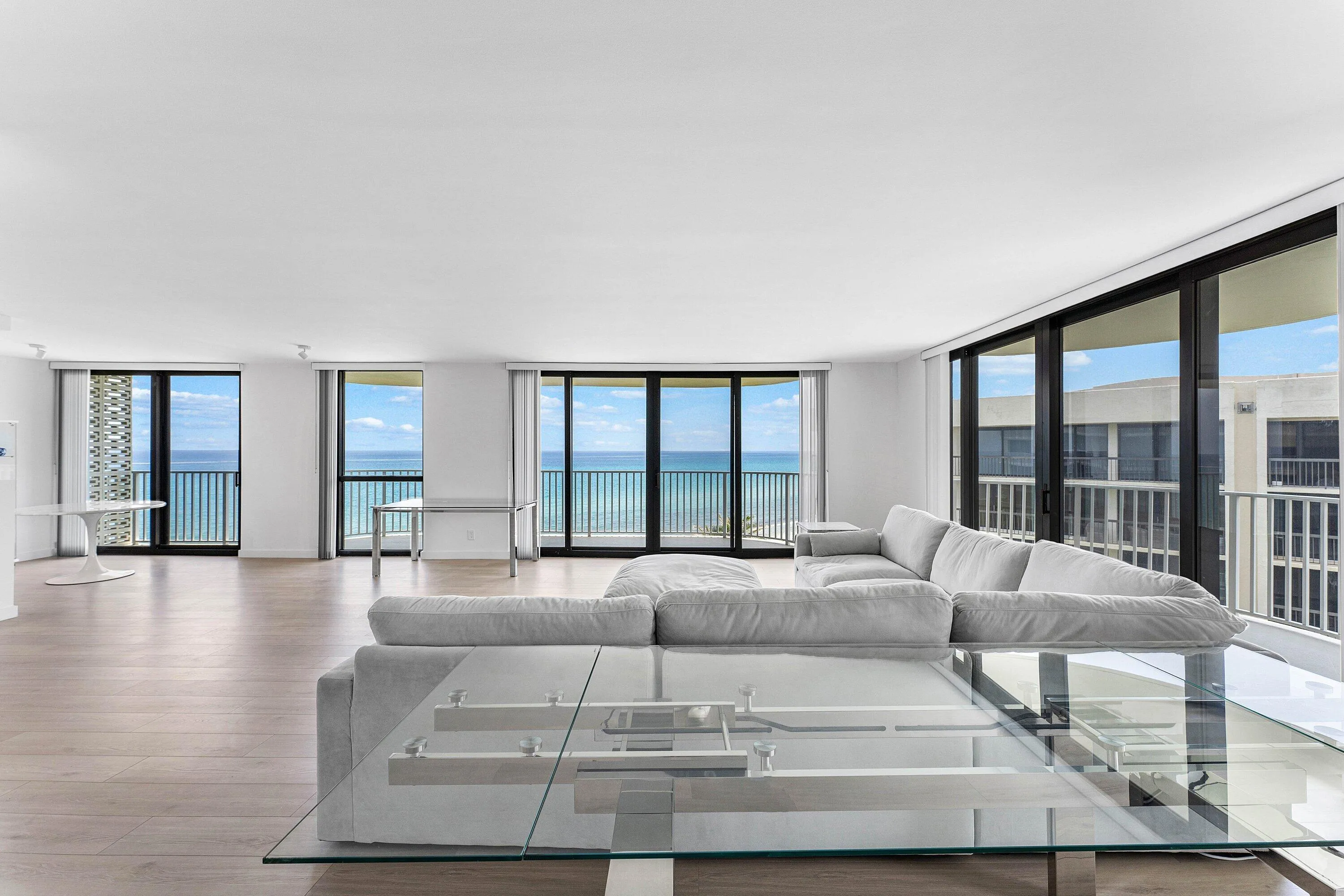 007 Great room (ocean facing)