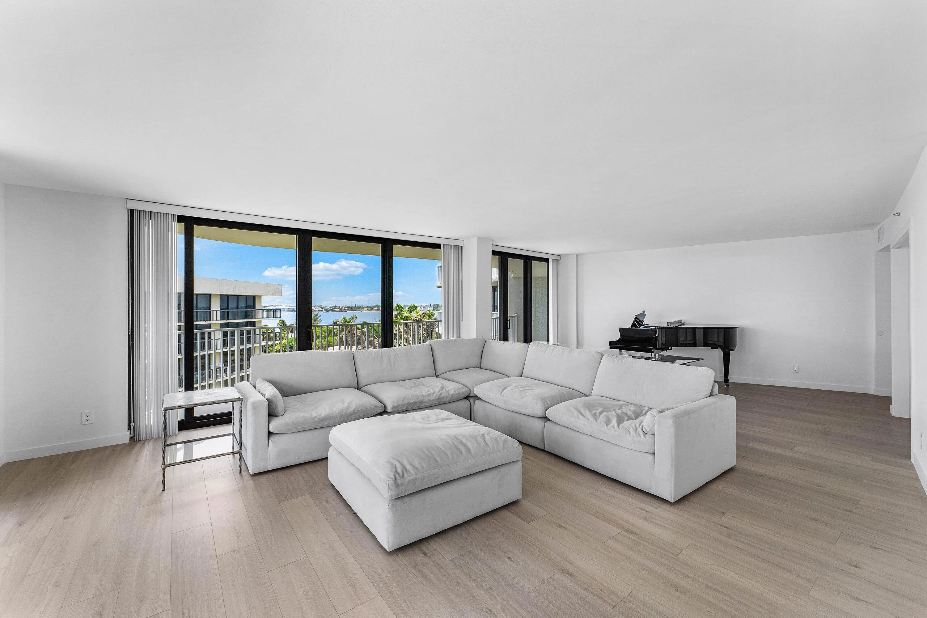 003 Great room (Intracoastal facing)