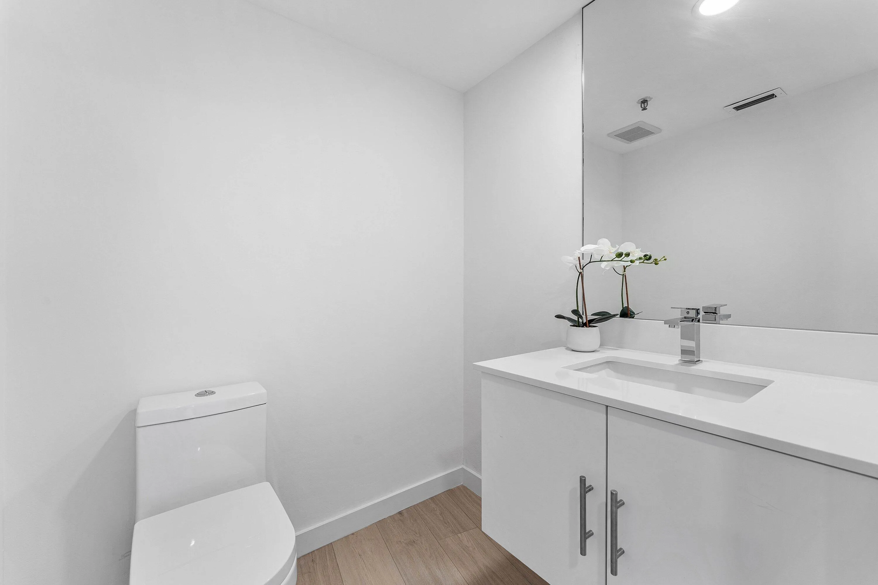 026 Powder room
